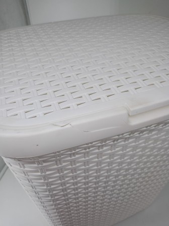 22-3617 Корзина для белья VIOLET 186006 Ротанг 60 л, белая, с крышкой