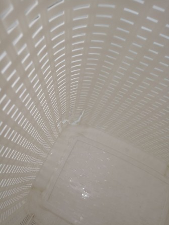 22-3617 Корзина для белья VIOLET 186006 Ротанг 60 л, белая, с крышкой