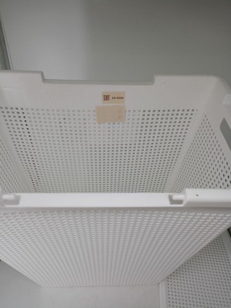 23-2224 Корзина для белья VIOLET 5650006 Лофт 50 л, белая, узкая с крышкой