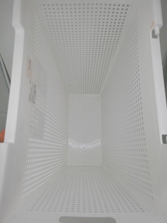 24-1262 Корзина для белья VIOLET 5650006 Лофт 50 л, белая, узкая с крышкой