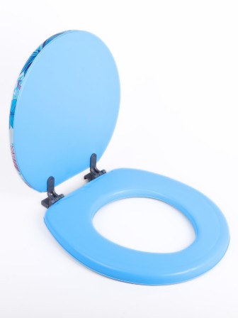 Сиденье для унитаза мягкое голубое с рисунком красные и голубые бабочки над голубыми цветами