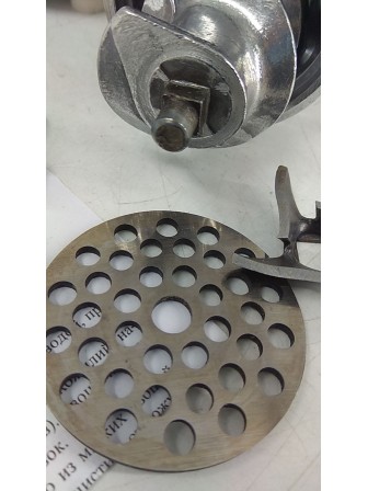 Уценка 24-2633 Мясорубка электрическая Белвар "Помощница" КЭМ-36/220-4-31