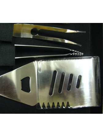 Набор для гриля и шашлыка Green Glade SC007 подарочный в чемодане (18 предметов)